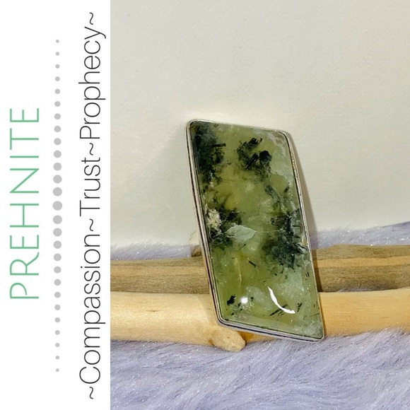 Moss Prehnite Gemstone Chunky Handmade Ring - Picture 4 of 7